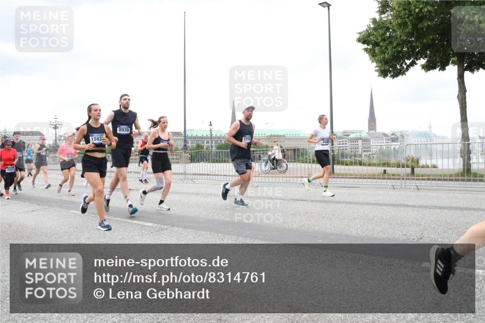 29.06.2025 - hella hamburg halbmarathon Lena Gebhardt http://msf.ph/oto/8314761 29.06.2025 10:56:45 Lombardsbrücke 18047, 1583, 8939, 18197, 3438, 1047, 1113, 1207, 2143, 2307, 2887, 2915, 2932, 2991, 3348, 3387, 3418, 3438, 3485, 3516, 3517, 3520, 3614, 3675, 3676, 3953, 3987, 4094, 4118, 4568, 4569, 4773, 5237, 5438, 5589, 5693, 5757, 5911, 5944, 6284, 6348, 6349, 6690, 7090, 7307, 7381, 7416, 7417, 7711, 7964, 8108, 8150, 8197, 8517, 8606, 8766, 8939, 8943, 9172, 9210, 9383, 9910, 9948, 9953, 10555, 10569, 10571 meine-sportfotos.de