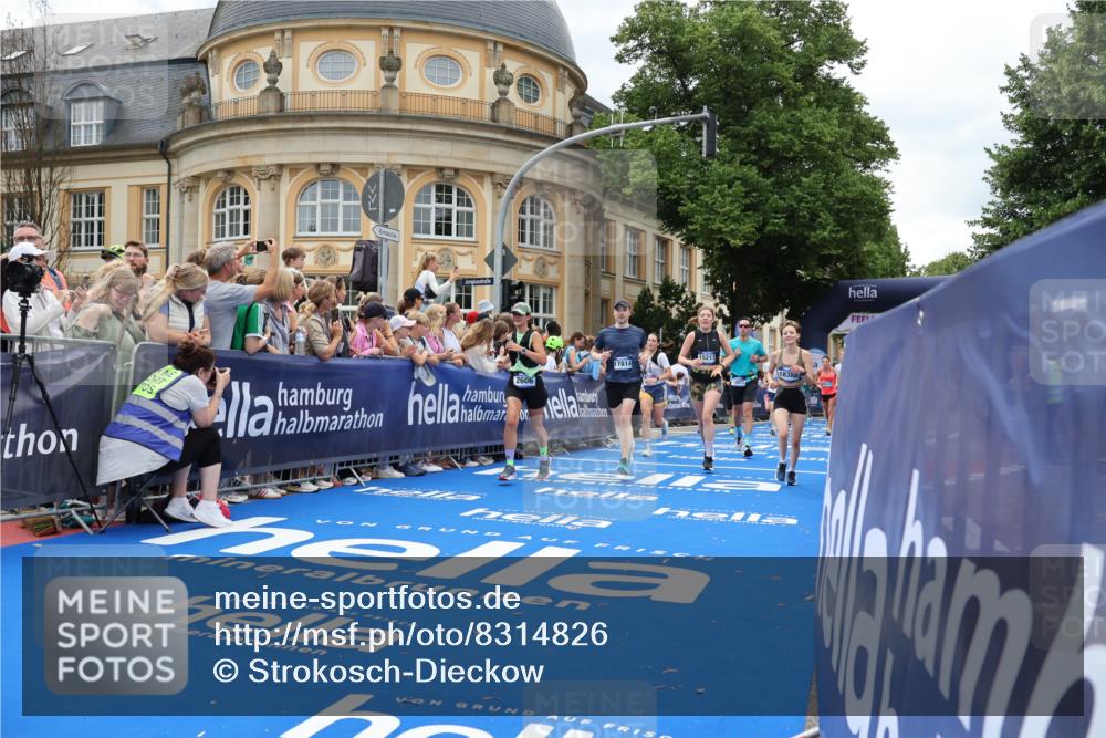 29.06.2025 - hella hamburg halbmarathon Strokosch-Dieckow http://msf.ph/oto/8314826 29.06.2025 10:57:40 Ziel 1239, 1715, 1719, 1972, 2034, 2606, 2652, 5391, 5457, 5458, 7833, 10133, 10599, 12440, 12774, 13523, 14571, 14737, 14951, 15217, 15220, 16418, 17201, 17455, 17769, 17814, 18388, 18508, 18727, 18985 meine-sportfotos.de