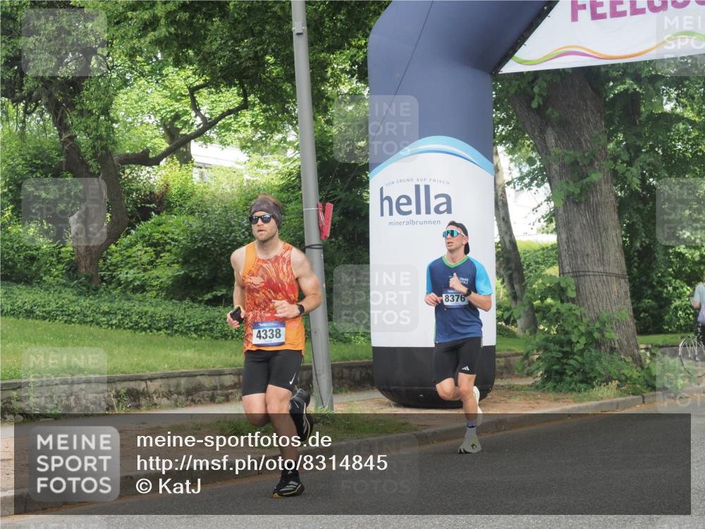 29.06.2025 - hella hamburg halbmarathon KatJ http://msf.ph/oto/8314845 29.06.2025 10:15:43 Zwischen KM18-KM19 4338, 8376 meine-sportfotos.de