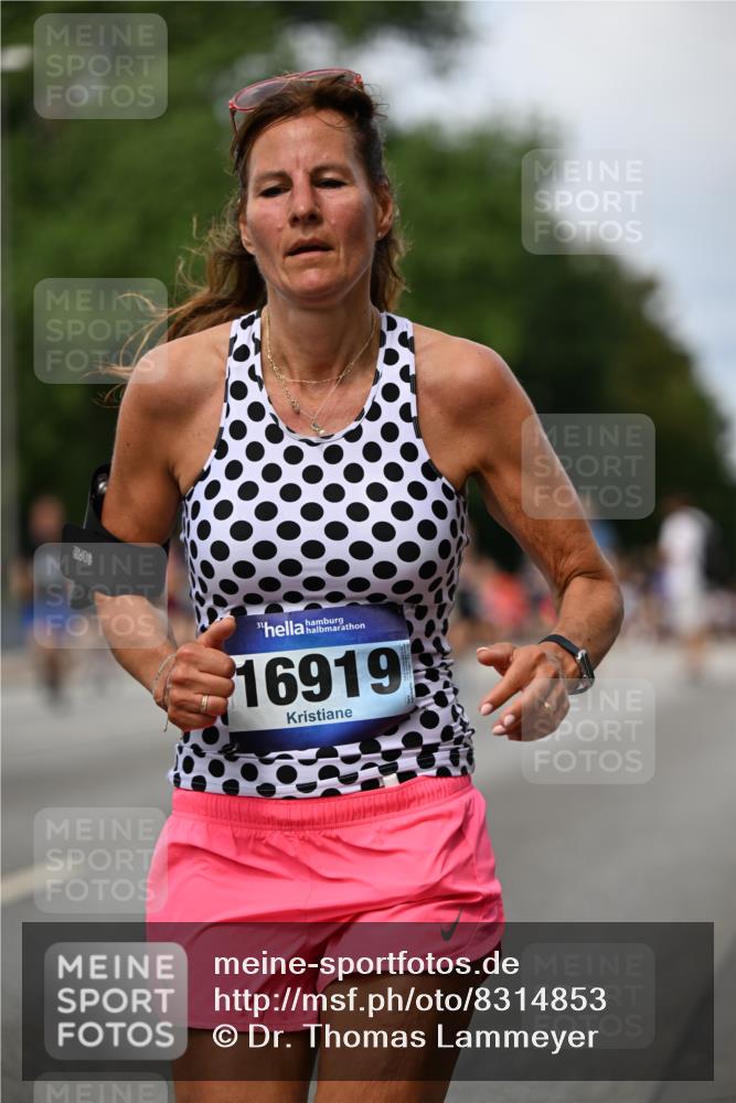 29.06.2025 - hella hamburg halbmarathon Dr. Thomas Lammeyer http://msf.ph/oto/8314853 29.06.2025 10:38:40 Kennedybrücke 1025, 1705, 2376, 2510, 2511, 2751, 2801, 3145, 3420, 3829, 4479, 4540, 4942, 5609, 6034, 6105, 6109, 6718, 6727, 6843, 7324, 7329, 7644, 8021, 8202, 8589, 8965, 9379, 9448, 9514, 10674, 11122, 11245, 11432 meine-sportfotos.de