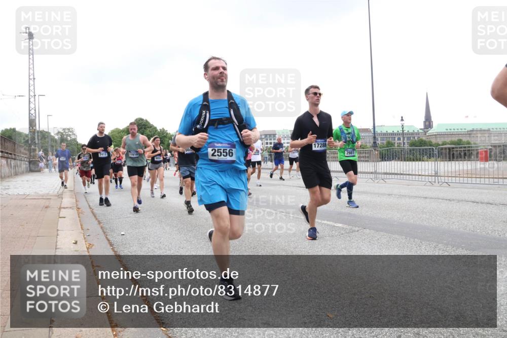 29.06.2025 - hella hamburg halbmarathon Lena Gebhardt http://msf.ph/oto/8314877 29.06.2025 10:47:07 Lombardsbrücke 7412, 11618, 2556, 17288, 2981, 1073, 1185, 1286, 1363, 1371, 1375, 1463, 1523, 1593, 1607, 1704, 1720, 1961, 1999, 2162, 2211, 2320, 2327, 2537, 2555, 2556, 2665, 2981, 3277, 3406, 3407, 3734, 3823, 4184, 4202, 4239, 4296, 4325, 4342, 4483, 4806, 4895, 5111, 5114, 5700, 5796, 5895, 5953, 6485, 6496, 6740, 6879, 6995, 7073, 7412, 7430, 7431, 7630, 7631, 7827, 8105, 8131, 8486, 8553, 8684, 8706, 8915, 8953, 8967, 9018, 16987 meine-sportfotos.de