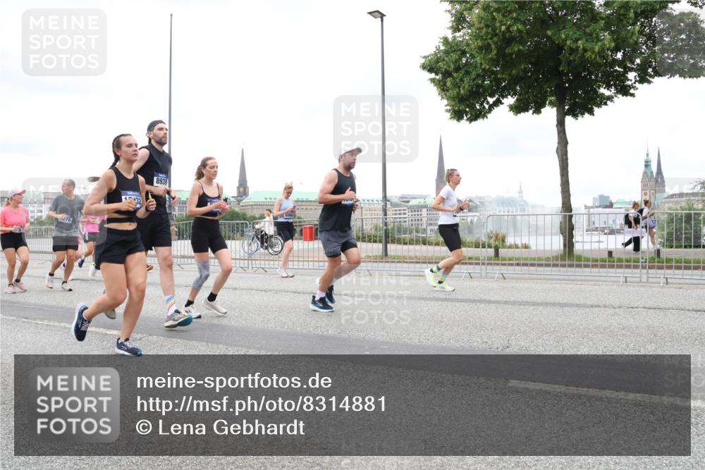 29.06.2025 - hella hamburg halbmarathon Lena Gebhardt http://msf.ph/oto/8314881 29.06.2025 10:56:45 Lombardsbrücke 76, 8939, 1047, 1113, 1207, 2143, 2307, 2887, 2915, 2932, 2991, 3348, 3387, 3418, 3438, 3485, 3516, 3517, 3520, 3614, 3675, 3676, 3953, 3987, 4094, 4118, 4568, 4569, 4773, 5237, 5438, 5589, 5693, 5757, 5911, 5944, 6284, 6348, 6349, 6690, 7090, 7307, 7381, 7416, 7417, 7711, 7964, 8108, 8150, 8197, 8517, 8606, 8766, 8939, 8943, 9172, 9210, 9383, 9910, 9948, 9953, 10555, 10569, 10571 meine-sportfotos.de