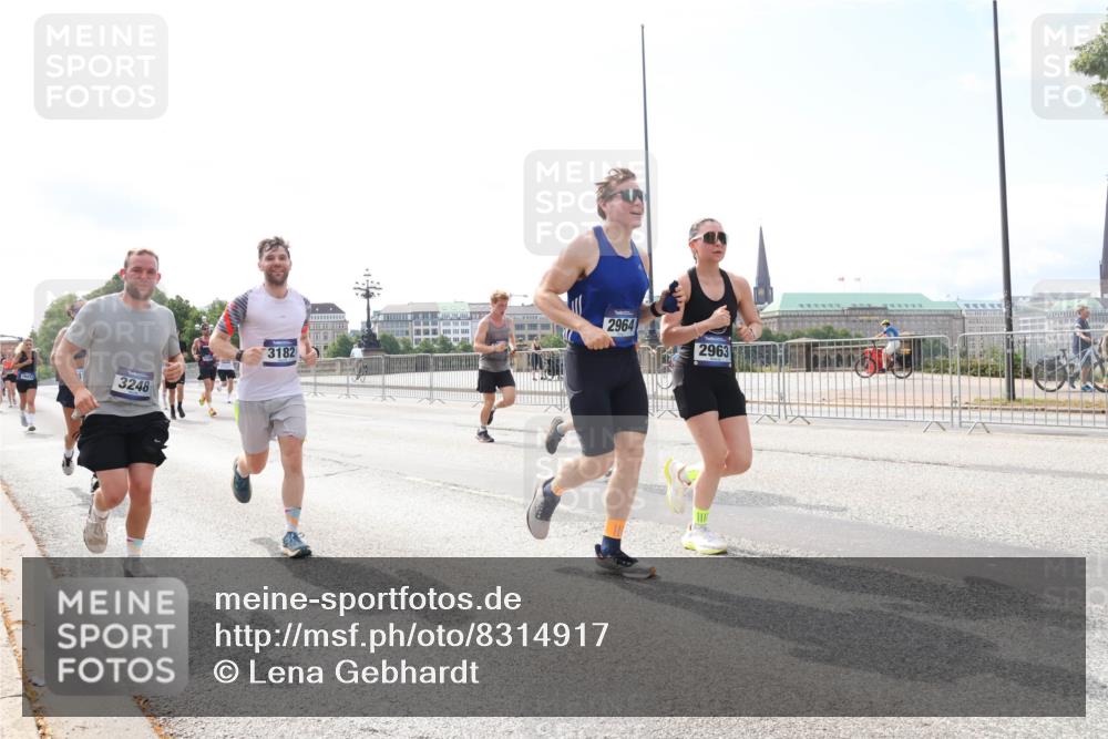 29.06.2025 - hella hamburg halbmarathon Lena Gebhardt http://msf.ph/oto/8314917 29.06.2025 10:12:31 Lombardsbrücke 3248, 3182, 2964, 2963, 9, 1062, 1249, 1610, 1785, 1790, 1850, 1851, 1939, 2531, 2661, 2891, 2963, 2964, 3182, 3248, 3262, 3746, 4453, 4499, 4554, 5150, 5166, 5176, 5597, 5598, 6822, 6871, 6966, 7014, 7474, 7907, 8917, 8971, 9253, 9254, 9405, 9705, 10581, 10685, 11025, 11509, 11525, 11581, 12456, 13171, 13566, 13816, 14060, 14196, 14313, 14540, 14863, 14868, 14869, 15012, 15137, 15369, 16379, 16473, 16826, 16911, 16976, 17994, 18178, 18429, 18493, 18655 meine-sportfotos.de