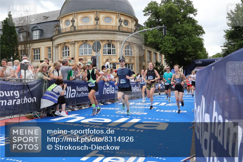 29.06.2025 - hella hamburg halbmarathon Strokosch-Dieckow http://msf.ph/oto/8314926 29.06.2025 10:57:41 Ziel 1239, 1715, 1719, 1972, 2034, 2606, 2652, 5391, 5457, 5458, 7269, 7833, 10133, 10599, 10703, 12440, 12523, 12774, 13523, 14571, 14737, 14951, 15217, 15220, 16418, 17201, 17455, 17769, 17814, 18388, 18508, 18727, 18985 meine-sportfotos.de