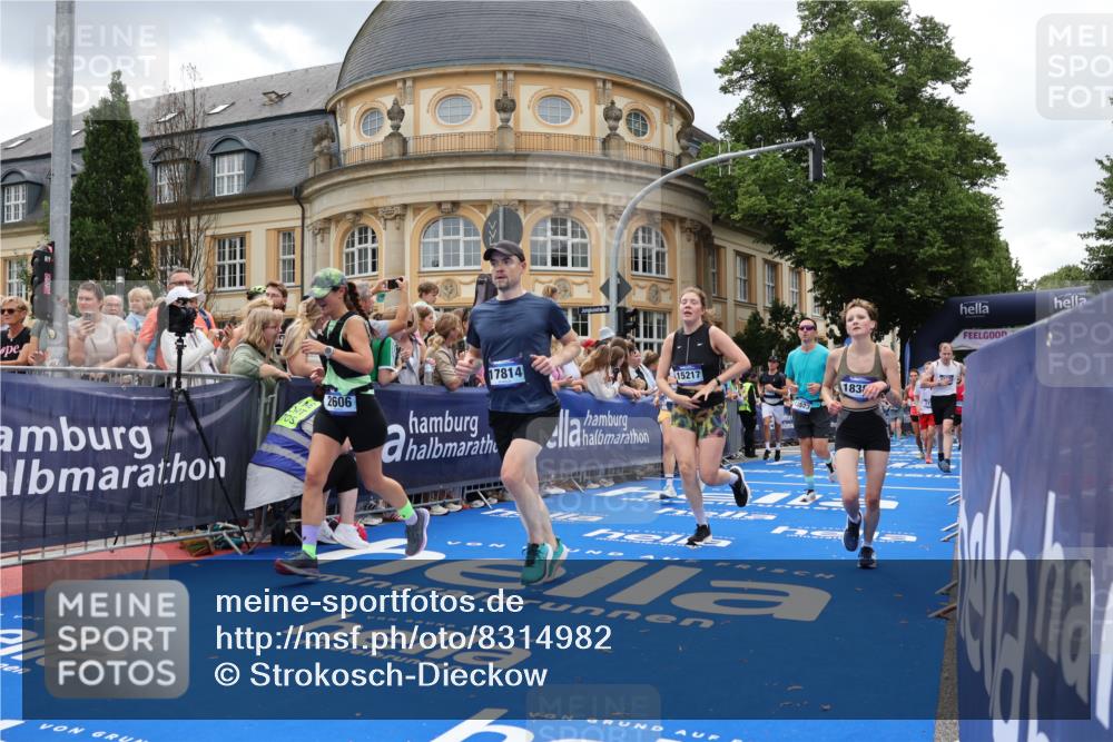 29.06.2025 - hella hamburg halbmarathon Strokosch-Dieckow http://msf.ph/oto/8314982 29.06.2025 10:57:41 Ziel 1239, 1715, 1719, 1972, 2034, 2606, 2652, 5391, 5457, 5458, 7269, 7833, 10133, 10599, 10703, 12440, 12523, 12774, 13523, 14571, 14737, 14951, 15217, 15220, 16418, 17201, 17455, 17769, 17814, 18388, 18508, 18727, 18985 meine-sportfotos.de