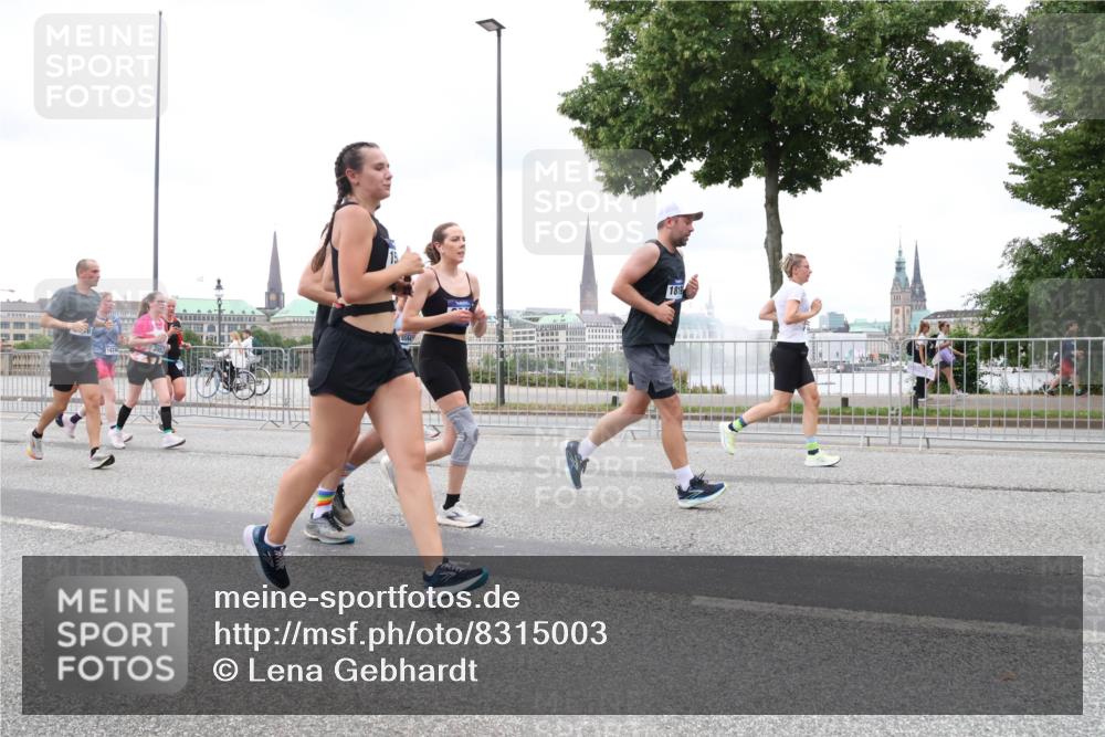 29.06.2025 - hella hamburg halbmarathon Lena Gebhardt http://msf.ph/oto/8315003 29.06.2025 10:56:46 Lombardsbrücke 1474, 1819, 1047, 1113, 1207, 2143, 2307, 2887, 2915, 2932, 2991, 3348, 3387, 3418, 3438, 3485, 3516, 3517, 3520, 3614, 3675, 3676, 3953, 3987, 4094, 4118, 4568, 4569, 4773, 5237, 5438, 5589, 5693, 5757, 5911, 5944, 6284, 6348, 6349, 6690, 7090, 7307, 7381, 7416, 7417, 7711, 7964, 8108, 8150, 8197, 8606, 8766, 8939, 8943, 9172, 9210, 9298, 9299, 9383, 9910, 9948, 9953, 10555, 10569, 10571 meine-sportfotos.de