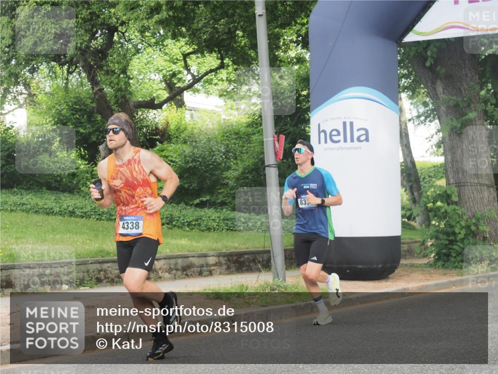 29.06.2025 - hella hamburg halbmarathon KatJ http://msf.ph/oto/8315008 29.06.2025 10:15:43 Zwischen KM18-KM19 4338, 8376 meine-sportfotos.de