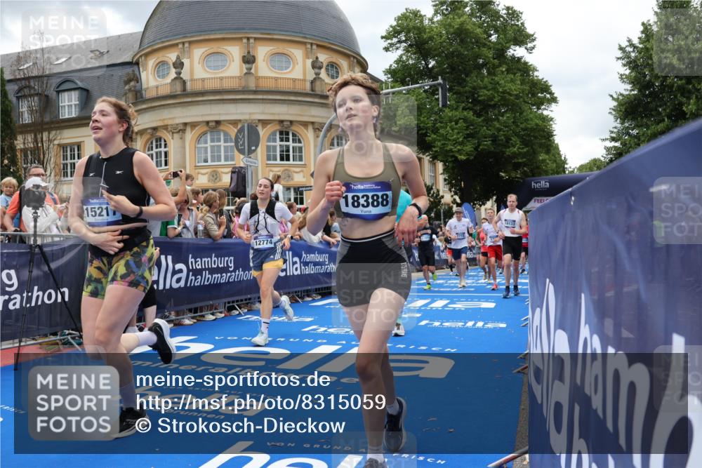 29.06.2025 - hella hamburg halbmarathon Strokosch-Dieckow http://msf.ph/oto/8315059 29.06.2025 10:57:42 Ziel 1239, 1715, 1719, 1972, 2034, 2606, 5391, 7269, 7833, 10133, 10599, 10703, 12440, 12523, 12774, 13523, 14571, 14737, 14951, 15217, 15220, 16418, 16517, 17201, 17455, 17769, 17814, 18388, 18508, 18727, 18985 meine-sportfotos.de