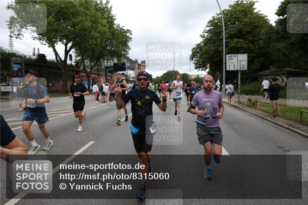 29.06.2025 - hella hamburg halbmarathon Yannick Fuchs http://msf.ph/oto/8315060 29.06.2025 10:50:44 20KM 1485, 1583, 1955, 2034, 2741, 3413, 3435, 3836, 4940, 5033, 5418, 5492, 6399, 6416, 6835, 7716, 8393, 8542, 8652, 8669, 8825, 9488, 9727, 9820, 9884, 9907, 9934, 10133, 10212, 11083, 11212, 11590, 11612, 12014, 12348, 12440, 12523, 12590, 12712, 13394, 13666, 13750, 13863, 14139, 14369, 14408, 14678, 15097, 15145, 15431, 15695, 15712, 15726, 16113, 16257, 16261, 16470, 16634, 17617, 17779, 18208, 18652, 18719, 18899, 19091, 19184 meine-sportfotos.de