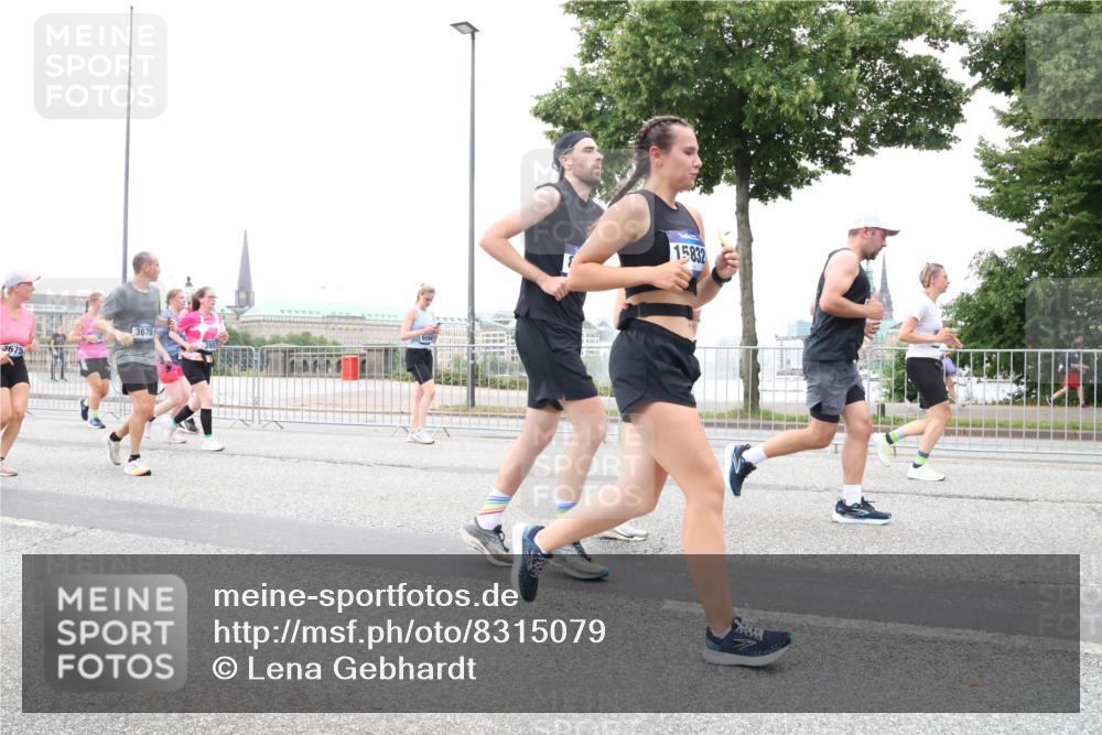 29.06.2025 - hella hamburg halbmarathon Lena Gebhardt http://msf.ph/oto/8315079 29.06.2025 10:56:46 Lombardsbrücke 3676, 3675, 15832, 1047, 1113, 1207, 2143, 2307, 2887, 2915, 2932, 2991, 3348, 3387, 3418, 3438, 3485, 3516, 3517, 3520, 3614, 3675, 3676, 3953, 3987, 4094, 4118, 4568, 4569, 4773, 5237, 5438, 5589, 5693, 5757, 5911, 5944, 6284, 6348, 6349, 6690, 7090, 7307, 7381, 7416, 7417, 7711, 7964, 8108, 8150, 8197, 8606, 8766, 8939, 8943, 9172, 9210, 9298, 9299, 9383, 9910, 9948, 9953, 10555, 10569, 10571 meine-sportfotos.de