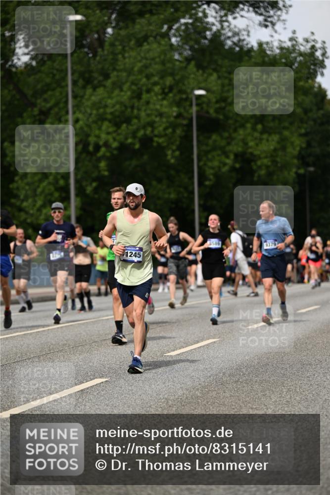 29.06.2025 - hella hamburg halbmarathon Dr. Thomas Lammeyer http://msf.ph/oto/8315141 29.06.2025 10:38:43 Kennedybrücke 1025, 1705, 2355, 2376, 2510, 2511, 2751, 2801, 3145, 3420, 3829, 4479, 4540, 4942, 5609, 6034, 6105, 6171, 6310, 6329, 6718, 6727, 6843, 7299, 7644, 8021, 8202, 8589, 8965, 9379, 9448, 9514, 10674, 11122, 11245 meine-sportfotos.de