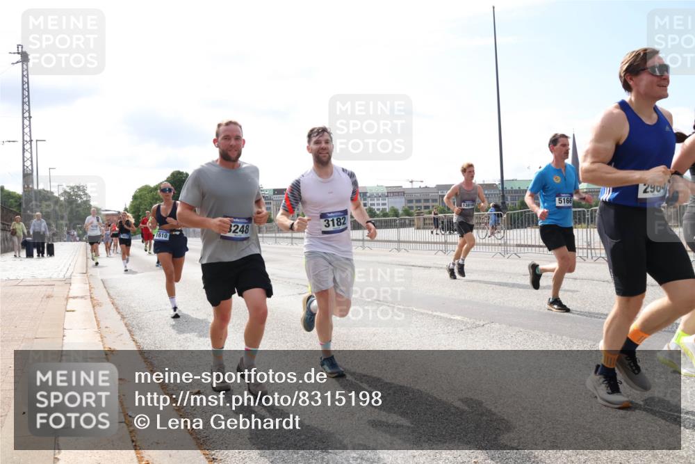 29.06.2025 - hella hamburg halbmarathon Lena Gebhardt http://msf.ph/oto/8315198 29.06.2025 10:12:32 Lombardsbrücke 16473, 1610, 3248, 3182, 13816, 5166, 2904, 1062, 1249, 1610, 1785, 1790, 1850, 1851, 1939, 2531, 2661, 2891, 2963, 2964, 3182, 3248, 3262, 3746, 4453, 4499, 4554, 5150, 5166, 5176, 5597, 5598, 6822, 6871, 6966, 7014, 7474, 7907, 8917, 8971, 9253, 9254, 9405, 9705, 10581, 10685, 11025, 11509, 11525, 11581, 12456, 13566, 13816, 14060, 14196, 14313, 14540, 14863, 14868, 14869, 15012, 15137, 15369, 16379, 16473, 16826, 16911, 17061, 17994, 18178, 18429, 18493, 18655 meine-sportfotos.de