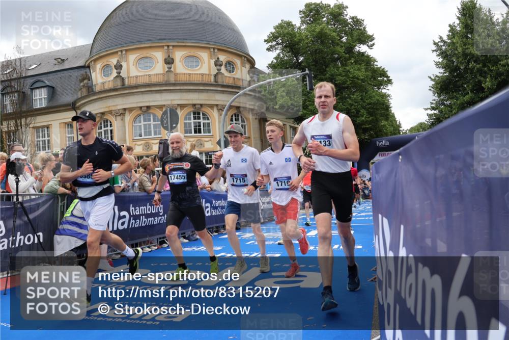 29.06.2025 - hella hamburg halbmarathon Strokosch-Dieckow http://msf.ph/oto/8315207 29.06.2025 10:57:45 Ziel 1715, 1719, 1972, 2034, 2606, 2806, 2883, 5391, 7269, 7833, 9820, 10133, 10599, 10703, 12440, 12523, 12774, 13376, 13523, 14737, 15217, 16418, 16517, 17201, 17455, 17543, 18388, 18492, 18508, 18727, 18985 meine-sportfotos.de