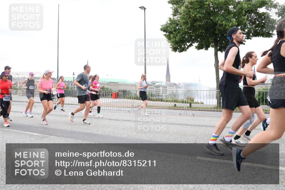 29.06.2025 - hella hamburg halbmarathon Lena Gebhardt http://msf.ph/oto/8315211 29.06.2025 10:56:47 Lombardsbrücke 18047, 9172, 3676, 1047, 1113, 1207, 2143, 2307, 2871, 2887, 2915, 2932, 2991, 3348, 3387, 3418, 3438, 3470, 3485, 3516, 3517, 3520, 3614, 3675, 3676, 3953, 3987, 4094, 4118, 4568, 4569, 4773, 5237, 5438, 5589, 5693, 5757, 5911, 5944, 6284, 6348, 6349, 6690, 6981, 7090, 7307, 7381, 7416, 7417, 7711, 7964, 8108, 8150, 8197, 8546, 8606, 8766, 8939, 8943, 9172, 9210, 9298, 9299, 9383, 9910, 9948, 9953, 10555, 10569, 10571 meine-sportfotos.de