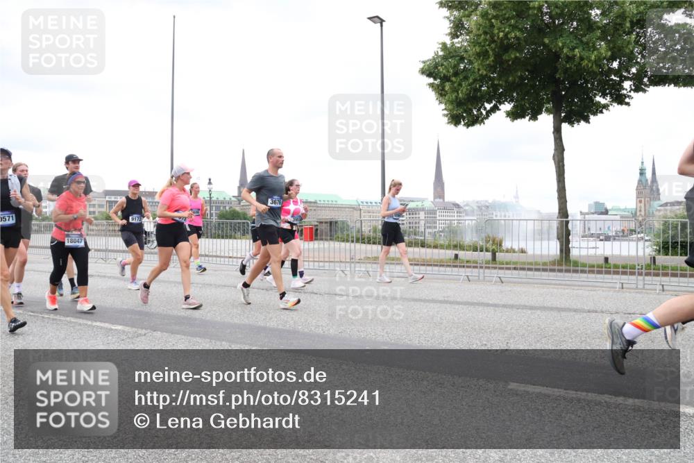 29.06.2025 - hella hamburg halbmarathon Lena Gebhardt http://msf.ph/oto/8315241 29.06.2025 10:56:47 Lombardsbrücke 0571, 18047, 9172, 3676, 1047, 1113, 1207, 2143, 2307, 2871, 2887, 2915, 2932, 2991, 3348, 3387, 3418, 3438, 3470, 3485, 3516, 3517, 3520, 3614, 3675, 3676, 3953, 3987, 4094, 4118, 4568, 4569, 4773, 5237, 5438, 5589, 5693, 5757, 5911, 5944, 6284, 6348, 6349, 6690, 6981, 7090, 7307, 7381, 7416, 7417, 7711, 7964, 8108, 8150, 8197, 8546, 8606, 8766, 8939, 8943, 9172, 9210, 9298, 9299, 9383, 9910, 9948, 9953, 10555, 10569, 10571 meine-sportfotos.de