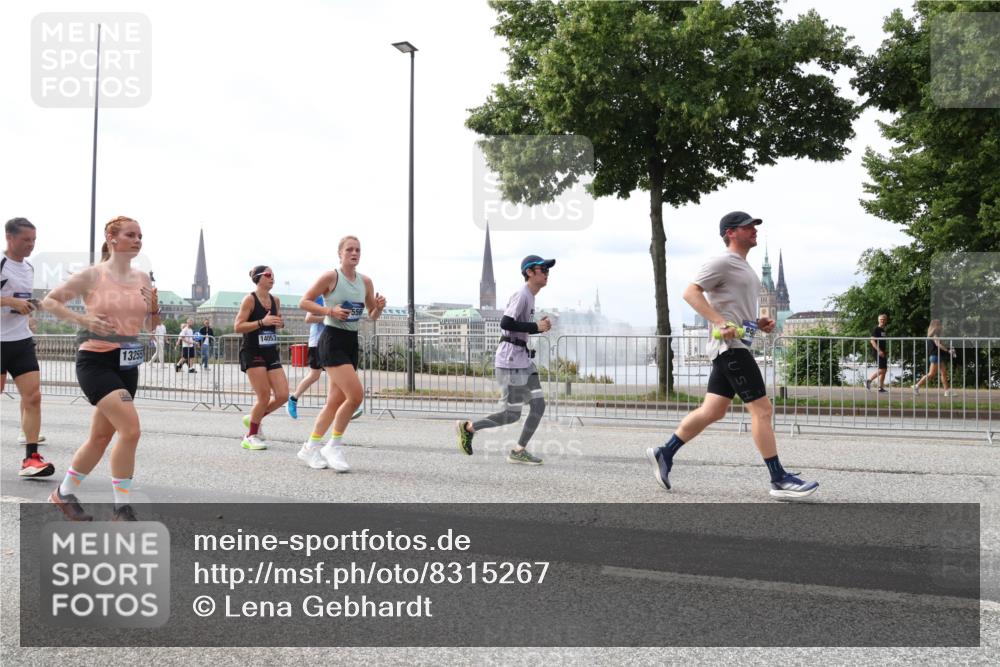 29.06.2025 - hella hamburg halbmarathon Lena Gebhardt http://msf.ph/oto/8315267 29.06.2025 10:22:17 Lombardsbrücke 14053, 13255, 1003, 1158, 1187, 1191, 1250, 1294, 1419, 1598, 1958, 1963, 2009, 2022, 2063, 2315, 2351, 2353, 2514, 2744, 2886, 3050, 3108, 3172, 3430, 3457, 3458, 3511, 3606, 3768, 3910, 3946, 3995, 4046, 4113, 4114, 4131, 4366, 4556, 4559, 4829, 4969, 4970, 5079, 5641, 5838, 6030, 6048, 6049, 6303, 6307, 6347, 6676, 6820, 6826, 6881, 6899, 6977, 7075, 7097, 7162, 7794, 8431, 8511, 8855, 8860, 8884, 8931, 8954, 8959, 9002, 9062 meine-sportfotos.de