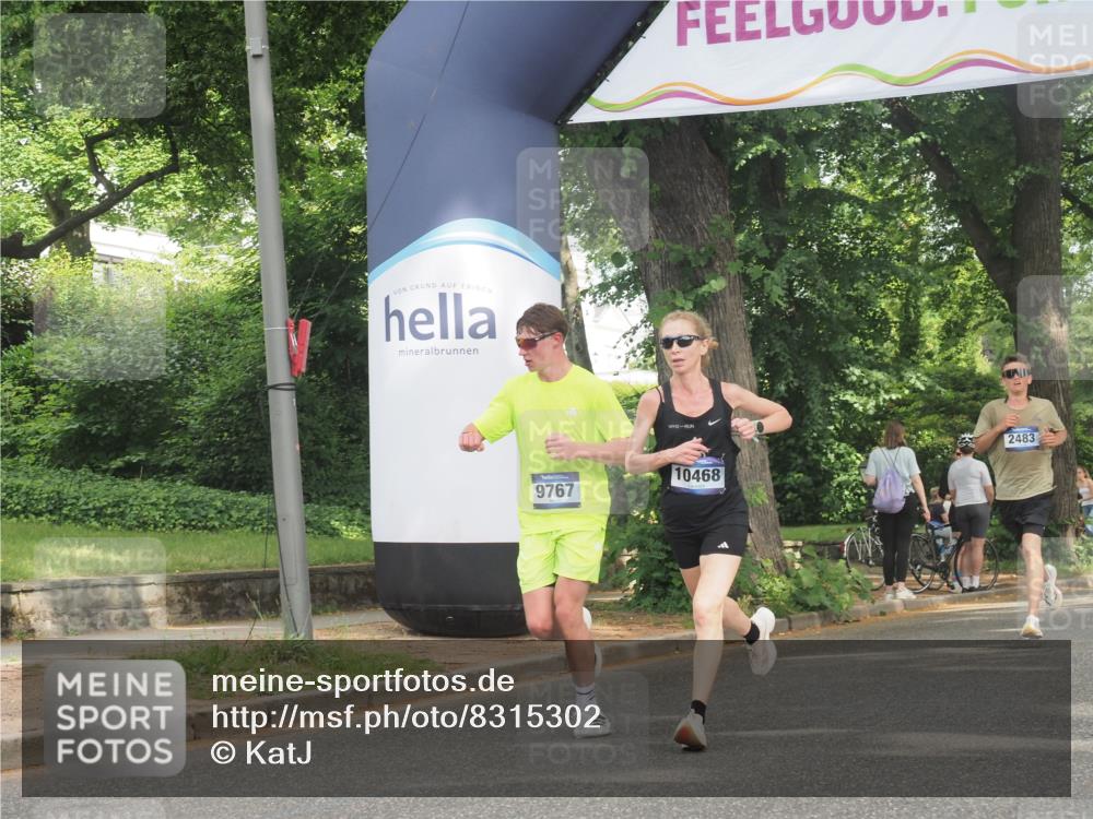 29.06.2025 - hella hamburg halbmarathon KatJ http://msf.ph/oto/8315302 29.06.2025 10:15:44 Zwischen KM18-KM19 4338, 8376 meine-sportfotos.de