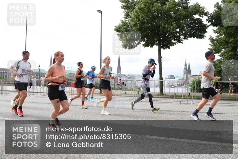 29.06.2025 - hella hamburg halbmarathon Lena Gebhardt http://msf.ph/oto/8315305 29.06.2025 10:22:17 Lombardsbrücke 8884, 13255, 1003, 1158, 1187, 1191, 1250, 1294, 1419, 1598, 1958, 1963, 2009, 2022, 2063, 2315, 2351, 2353, 2514, 2744, 2886, 3050, 3108, 3172, 3430, 3457, 3458, 3511, 3606, 3768, 3910, 3946, 3995, 4046, 4113, 4114, 4131, 4366, 4556, 4559, 4829, 4969, 4970, 5079, 5641, 5838, 6030, 6048, 6049, 6303, 6307, 6347, 6676, 6820, 6826, 6881, 6899, 6977, 7075, 7097, 7162, 7794, 8431, 8511, 8855, 8860, 8884, 8931, 8954, 8959, 9002, 9062 meine-sportfotos.de