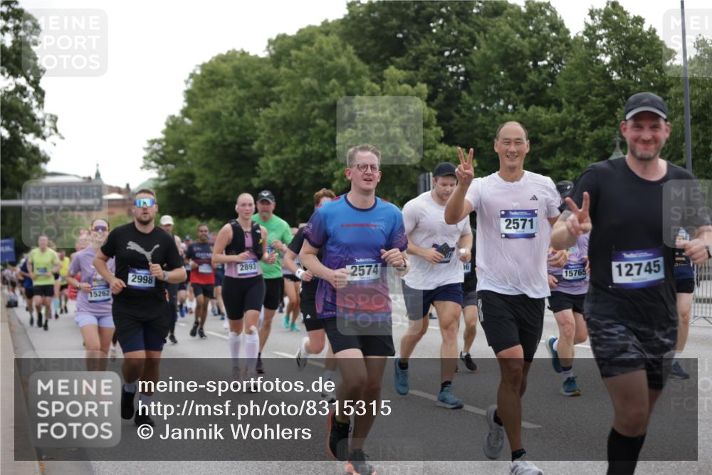 29.06.2025 - hella hamburg halbmarathon Jannik Wohlers http://msf.ph/oto/8315315 29.06.2025 10:38:48 Lombardsbrücke 1760, 1856, 1883, 2092, 2571, 2574, 2843, 2893, 2998, 3275, 3727, 3745, 4410, 4523, 4659, 4882, 6062, 6112, 6611, 7341, 7506, 7524, 7589, 7815, 8243, 8457, 9393, 9420, 9446, 9974, 9977, 10001, 10072, 10315, 10516, 10696, 11129, 11201, 11313, 11381, 11382, 11533, 11729, 12090, 12092, 12391, 12410, 12745, 13060, 13461, 13922, 14856, 14871, 14956, 15112, 15262, 15765, 16335, 16382, 16841, 16866, 16869, 16883, 16884, 17313, 17368, 17536 meine-sportfotos.de