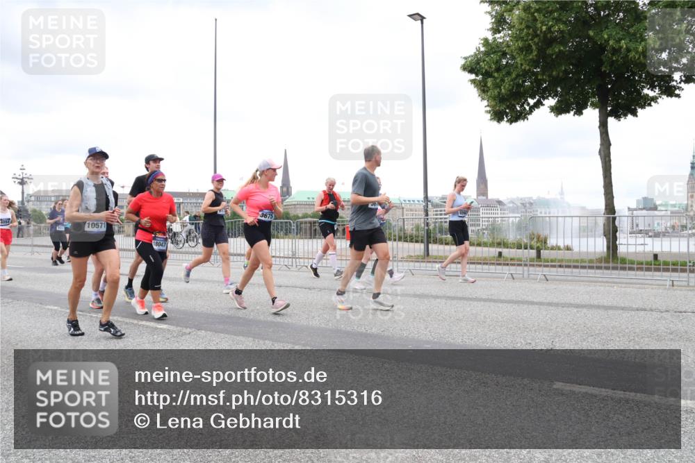29.06.2025 - hella hamburg halbmarathon Lena Gebhardt http://msf.ph/oto/8315316 29.06.2025 10:56:47 Lombardsbrücke 4094, 10571, 18047, 3675, 1047, 1113, 1207, 2143, 2307, 2871, 2887, 2915, 2932, 2991, 3348, 3387, 3418, 3438, 3470, 3485, 3516, 3517, 3520, 3614, 3675, 3676, 3953, 3987, 4094, 4118, 4568, 4569, 4773, 5237, 5438, 5589, 5693, 5757, 5911, 5944, 6284, 6348, 6349, 6690, 6981, 7090, 7307, 7381, 7416, 7417, 7711, 7964, 8108, 8150, 8197, 8546, 8606, 8766, 8939, 8943, 9172, 9210, 9298, 9299, 9383, 9910, 9948, 9953, 10555, 10569, 10571 meine-sportfotos.de