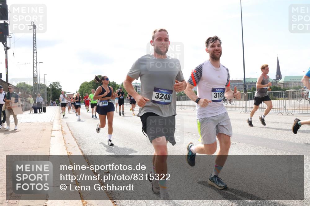 29.06.2025 - hella hamburg halbmarathon Lena Gebhardt http://msf.ph/oto/8315322 29.06.2025 10:12:32 Lombardsbrücke 1610, 3248, 3182, 1062, 1249, 1610, 1785, 1790, 1850, 1851, 1939, 2531, 2661, 2891, 2963, 2964, 3182, 3248, 3262, 3746, 4453, 4499, 4554, 5150, 5166, 5176, 5597, 5598, 6822, 6871, 6966, 7014, 7474, 7907, 8917, 8971, 9253, 9254, 9405, 9705, 10581, 10685, 11025, 11509, 11525, 11581, 12456, 13566, 13816, 14060, 14196, 14313, 14540, 14863, 14868, 14869, 15012, 15137, 15369, 16379, 16473, 16826, 16911, 17061, 17994, 18178, 18429, 18493, 18655 meine-sportfotos.de