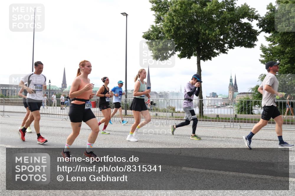 29.06.2025 - hella hamburg halbmarathon Lena Gebhardt http://msf.ph/oto/8315341 29.06.2025 10:22:17 Lombardsbrücke 8884, 13255, 1003, 1158, 1187, 1191, 1250, 1294, 1419, 1598, 1958, 1963, 2009, 2022, 2063, 2315, 2351, 2353, 2514, 2744, 2886, 3050, 3108, 3172, 3430, 3457, 3458, 3511, 3606, 3768, 3910, 3946, 3995, 4046, 4113, 4114, 4131, 4366, 4556, 4559, 4829, 4969, 4970, 5079, 5641, 5838, 6030, 6048, 6049, 6303, 6307, 6347, 6676, 6820, 6826, 6881, 6899, 6977, 7075, 7097, 7162, 7794, 8431, 8511, 8855, 8860, 8884, 8931, 8954, 8959, 9002, 9062 meine-sportfotos.de