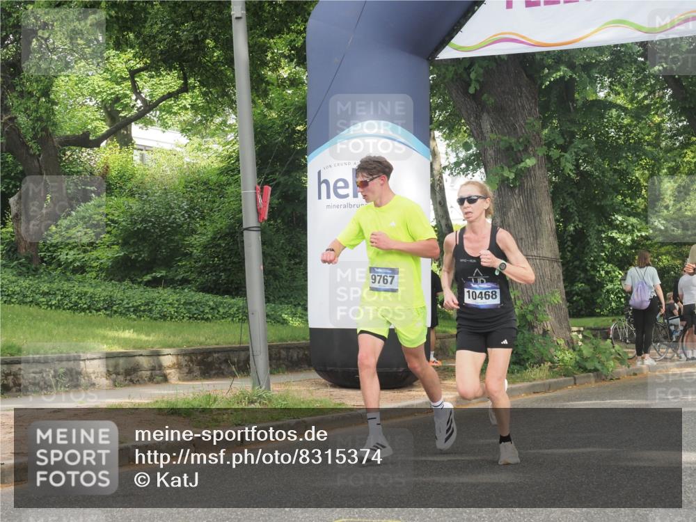 29.06.2025 - hella hamburg halbmarathon KatJ http://msf.ph/oto/8315374 29.06.2025 10:15:45 Zwischen KM18-KM19 4338, 8376 meine-sportfotos.de
