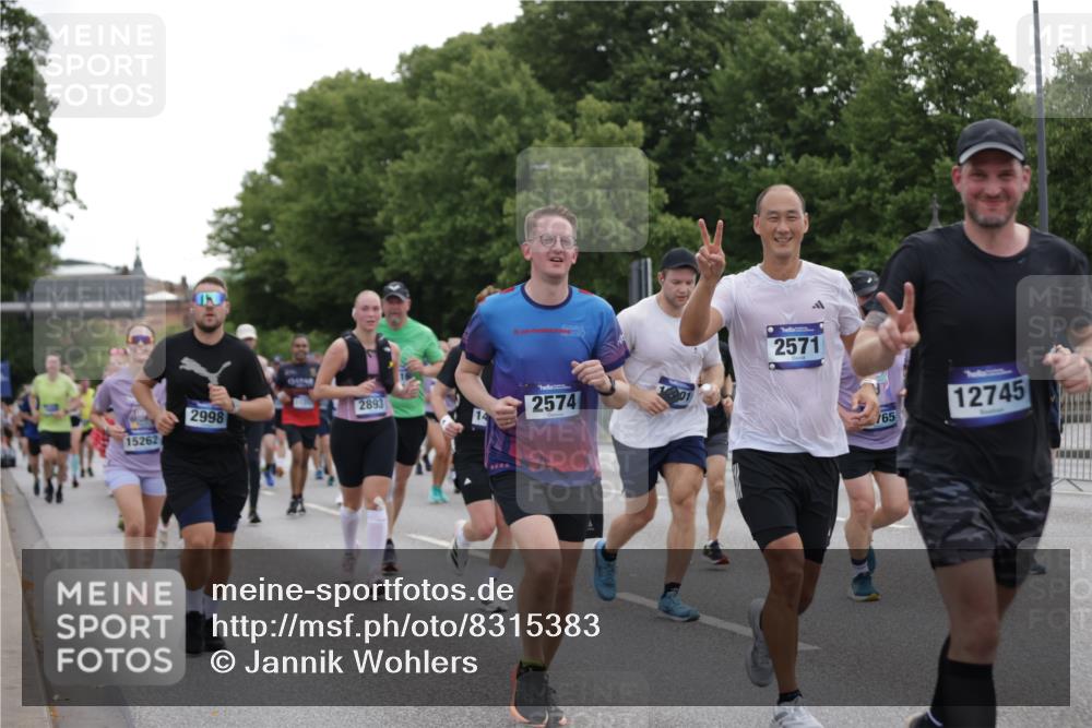 29.06.2025 - hella hamburg halbmarathon Jannik Wohlers http://msf.ph/oto/8315383 29.06.2025 10:38:48 Lombardsbrücke 1760, 1856, 1883, 2092, 2571, 2574, 2843, 2893, 2998, 3275, 3727, 3745, 4410, 4523, 4659, 4882, 6062, 6112, 6611, 7341, 7506, 7524, 7589, 7815, 8243, 8457, 9393, 9420, 9446, 9974, 9977, 10001, 10072, 10315, 10516, 10696, 11129, 11201, 11313, 11381, 11382, 11533, 11729, 12090, 12092, 12391, 12410, 12745, 13060, 13461, 13922, 14856, 14871, 14956, 15112, 15262, 15765, 16335, 16382, 16841, 16866, 16869, 16883, 16884, 17313, 17368, 17536 meine-sportfotos.de