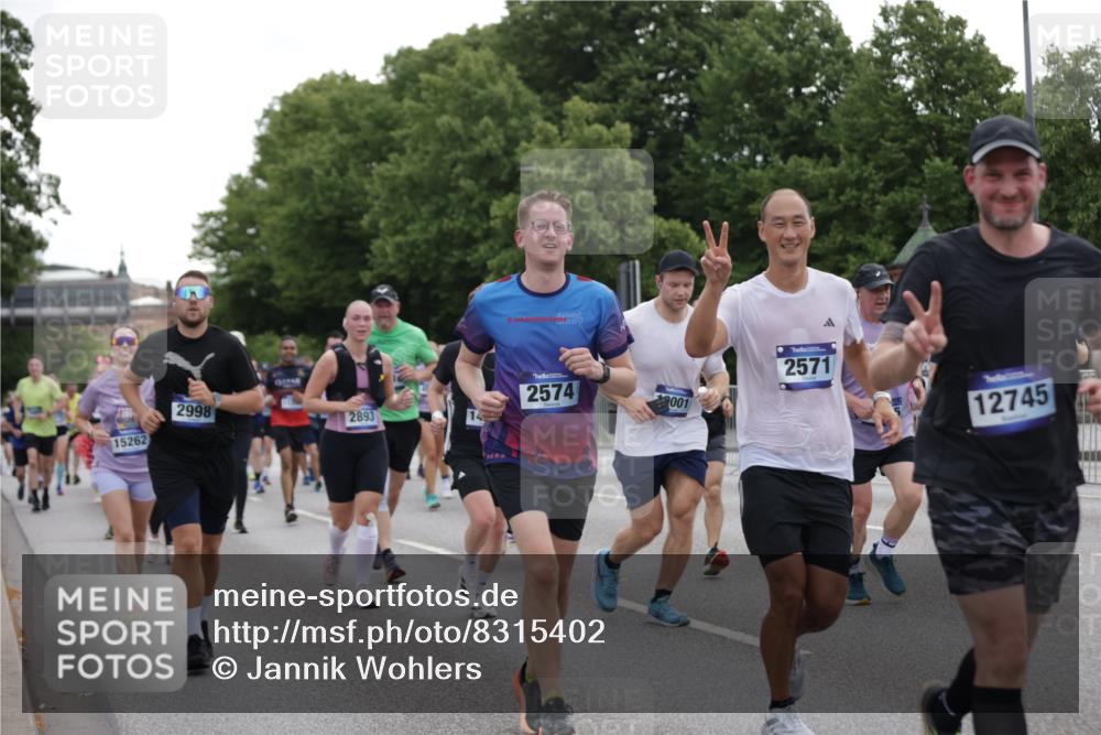 29.06.2025 - hella hamburg halbmarathon Jannik Wohlers http://msf.ph/oto/8315402 29.06.2025 10:38:48 Lombardsbrücke 1760, 1856, 1883, 2092, 2571, 2574, 2843, 2893, 2998, 3275, 3727, 3745, 4410, 4523, 4659, 4882, 6062, 6112, 6611, 7341, 7506, 7524, 7589, 7815, 8243, 8457, 9393, 9420, 9446, 9974, 9977, 10001, 10072, 10315, 10516, 10696, 11129, 11201, 11313, 11381, 11382, 11533, 11729, 12090, 12092, 12391, 12410, 12745, 13060, 13461, 13922, 14856, 14871, 14956, 15112, 15262, 15765, 16335, 16382, 16841, 16866, 16869, 16883, 16884, 17313, 17368, 17536 meine-sportfotos.de