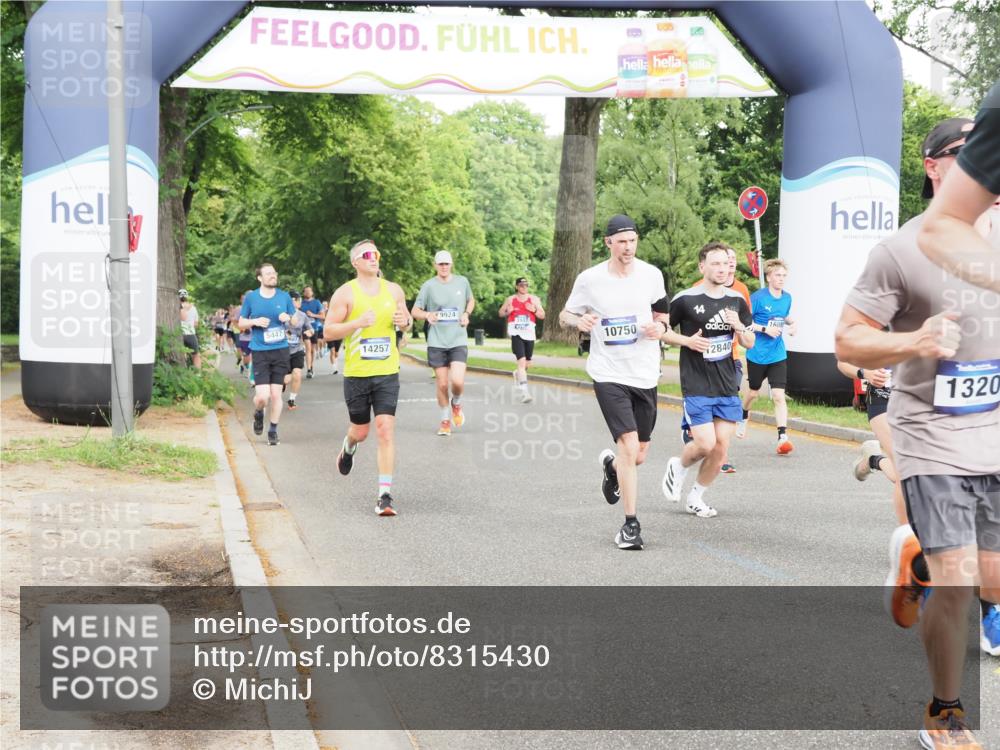 29.06.2025 - hella hamburg halbmarathon MichiJ http://msf.ph/oto/8315430 29.06.2025 10:36:33 Zwischen KM18-KM19 1320, 1537, 2516, 3976, 3985, 4183, 4185, 4933, 5460, 5705, 8302, 9126, 9638, 9649, 9924, 9965, 10053, 10750, 11467, 12035, 12840, 14257, 16000, 17127, 17753, 18350, 18598 meine-sportfotos.de