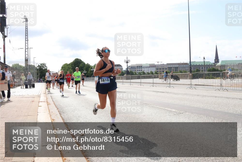 29.06.2025 - hella hamburg halbmarathon Lena Gebhardt http://msf.ph/oto/8315456 29.06.2025 10:12:33 Lombardsbrücke 16473, 1610, 1062, 1249, 1610, 1785, 1790, 1850, 1851, 1939, 2531, 2661, 2891, 2963, 2964, 3182, 3248, 3262, 3746, 4453, 4499, 4554, 5150, 5166, 5176, 5597, 5598, 6207, 6822, 6871, 6966, 7014, 7474, 7907, 8917, 8971, 9253, 9254, 9405, 9705, 10581, 10685, 11025, 11509, 11525, 12456, 13566, 13816, 14060, 14196, 14313, 14540, 14863, 14868, 14869, 15012, 15137, 15369, 16379, 16473, 16826, 16911, 17061, 17994, 18178, 18429, 18493 meine-sportfotos.de