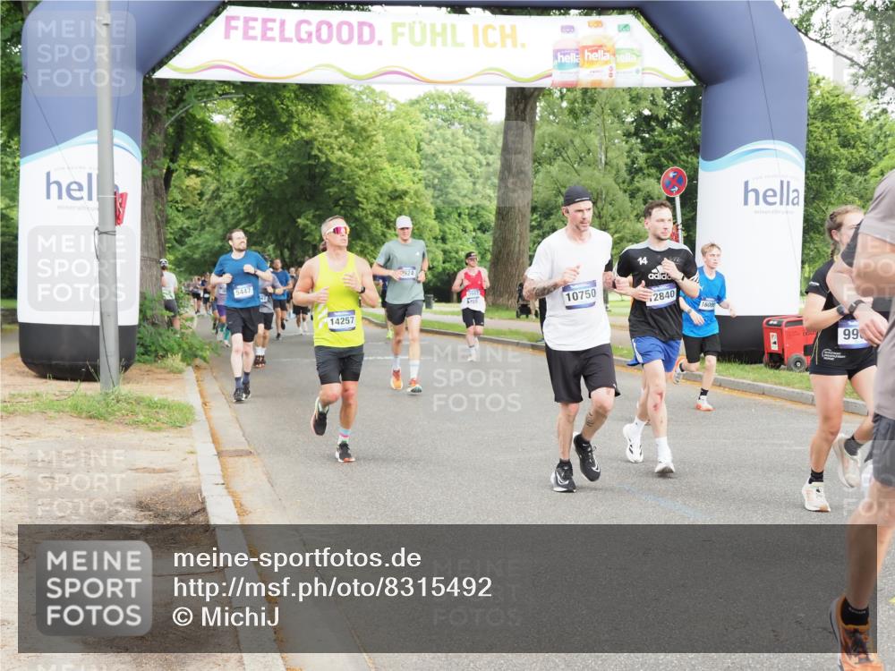29.06.2025 - hella hamburg halbmarathon MichiJ http://msf.ph/oto/8315492 29.06.2025 10:36:33 Zwischen KM18-KM19 1320, 1537, 2516, 3976, 3985, 4183, 4185, 4933, 5460, 5705, 8302, 9126, 9638, 9649, 9924, 9965, 10053, 10750, 11467, 12035, 12840, 14257, 16000, 17127, 17753, 18350, 18598 meine-sportfotos.de