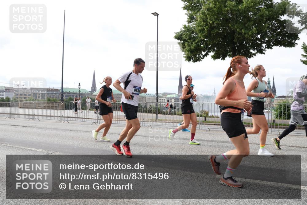 29.06.2025 - hella hamburg halbmarathon Lena Gebhardt http://msf.ph/oto/8315496 29.06.2025 10:22:18 Lombardsbrücke 15129, 8884, 1003, 1187, 1191, 1250, 1294, 1419, 1598, 1958, 1963, 2009, 2022, 2063, 2351, 2514, 2744, 2886, 3050, 3108, 3172, 3430, 3457, 3458, 3511, 3606, 3768, 3910, 3946, 3995, 4046, 4113, 4114, 4131, 4366, 4556, 4559, 4829, 4969, 4970, 5079, 5641, 5798, 5838, 6030, 6048, 6049, 6303, 6307, 6347, 6676, 6820, 6826, 6881, 6899, 6977, 7097, 7162, 7794, 8431, 8511, 8855, 8860, 8884, 8931, 8954, 8959, 9002, 9062 meine-sportfotos.de
