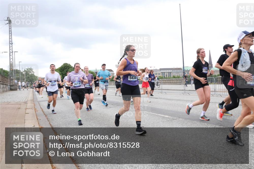29.06.2025 - hella hamburg halbmarathon Lena Gebhardt http://msf.ph/oto/8315528 29.06.2025 10:56:48 Lombardsbrücke 5911, 3614, 13108, 14711, 5438, 11089, 1047, 1113, 1207, 2143, 2307, 2871, 2887, 2915, 2932, 2991, 3348, 3387, 3418, 3438, 3470, 3485, 3516, 3517, 3520, 3614, 3675, 3676, 3953, 3987, 4094, 4118, 4241, 4568, 4569, 4773, 5237, 5438, 5589, 5693, 5911, 5944, 6284, 6348, 6349, 6690, 6981, 7090, 7307, 7381, 7416, 7417, 7711, 7964, 8039, 8108, 8150, 8197, 8546, 8606, 8766, 8939, 8943, 9172, 9210, 9298, 9299, 9383, 9910, 10555, 10569, 10571 meine-sportfotos.de