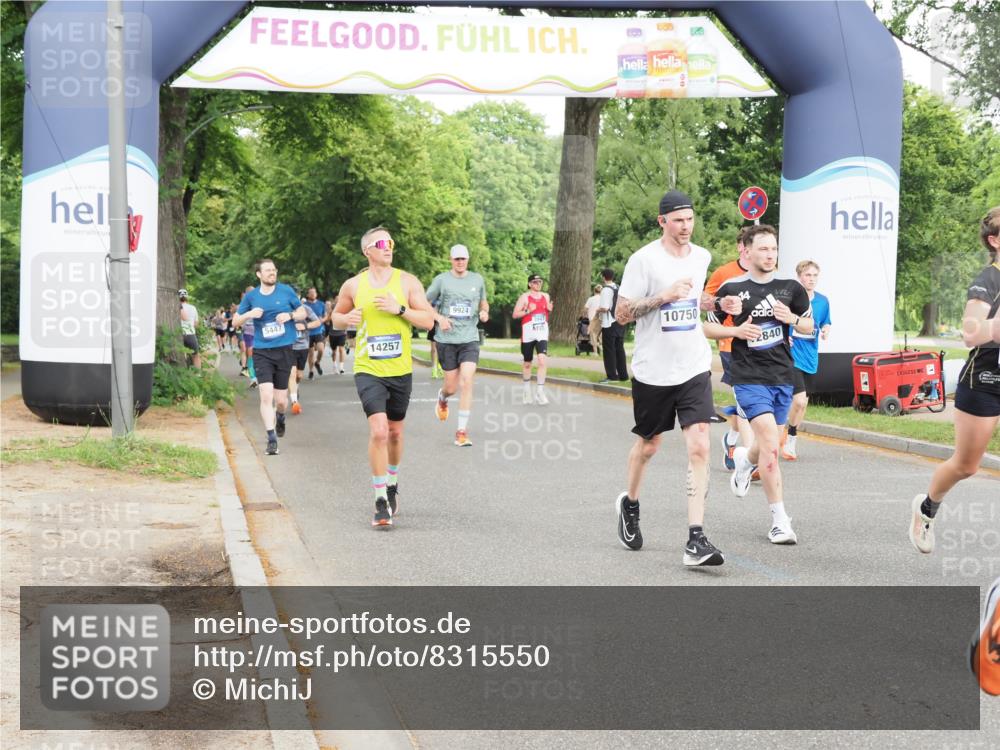 29.06.2025 - hella hamburg halbmarathon MichiJ http://msf.ph/oto/8315550 29.06.2025 10:36:33 Zwischen KM18-KM19 1320, 1537, 2516, 3976, 3985, 4183, 4185, 4933, 5460, 5705, 8302, 9126, 9638, 9649, 9924, 9965, 10053, 10750, 11467, 12035, 12840, 14257, 16000, 17127, 17753, 18350, 18598 meine-sportfotos.de