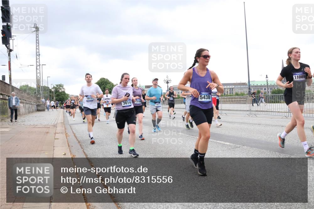 29.06.2025 - hella hamburg halbmarathon Lena Gebhardt http://msf.ph/oto/8315556 29.06.2025 10:56:49 Lombardsbrücke 5911, 3614, 13108, 5438, 14711, 4094, 11089, 1047, 1113, 1207, 2143, 2307, 2871, 2887, 2915, 2932, 2991, 3348, 3387, 3418, 3438, 3470, 3485, 3516, 3517, 3520, 3614, 3675, 3676, 3953, 3987, 4094, 4118, 4241, 4568, 4569, 4773, 5057, 5237, 5438, 5589, 5693, 5911, 5944, 6284, 6348, 6349, 6690, 6981, 7090, 7307, 7381, 7416, 7417, 7711, 7964, 8039, 8108, 8150, 8197, 8546, 8606, 8766, 8939, 8943, 9172, 9210, 9298, 9299, 9383, 9910, 10555, 10569, 10571 meine-sportfotos.de
