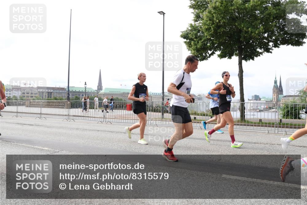 29.06.2025 - hella hamburg halbmarathon Lena Gebhardt http://msf.ph/oto/8315579 29.06.2025 10:22:18 Lombardsbrücke 15129, 888, 1405, 1003, 1187, 1191, 1250, 1294, 1419, 1598, 1958, 1963, 2009, 2022, 2063, 2351, 2514, 2744, 2886, 3050, 3108, 3172, 3430, 3457, 3458, 3511, 3606, 3768, 3910, 3946, 3995, 4046, 4113, 4114, 4131, 4366, 4556, 4559, 4829, 4969, 4970, 5079, 5641, 5798, 5838, 6030, 6048, 6049, 6303, 6307, 6347, 6676, 6820, 6826, 6881, 6899, 6977, 7097, 7162, 7794, 8431, 8511, 8855, 8860, 8884, 8931, 8954, 8959, 9002, 9062 meine-sportfotos.de