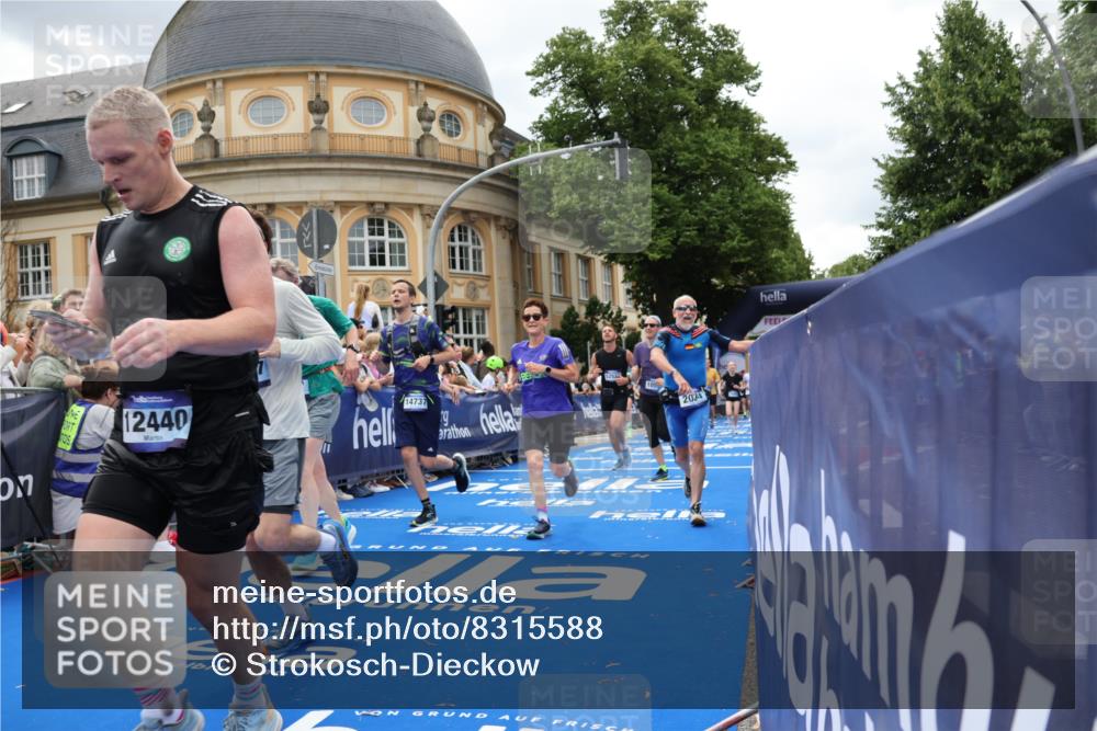 29.06.2025 - hella hamburg halbmarathon Strokosch-Dieckow http://msf.ph/oto/8315588 29.06.2025 10:57:48 Ziel 1715, 1719, 1972, 2034, 2806, 2883, 3575, 5391, 7138, 7159, 7269, 7833, 9820, 10133, 10599, 10703, 11394, 12440, 12523, 13376, 14737, 14881, 15349, 16418, 16517, 17201, 17455, 17543, 18492, 18508, 18727, 18985 meine-sportfotos.de