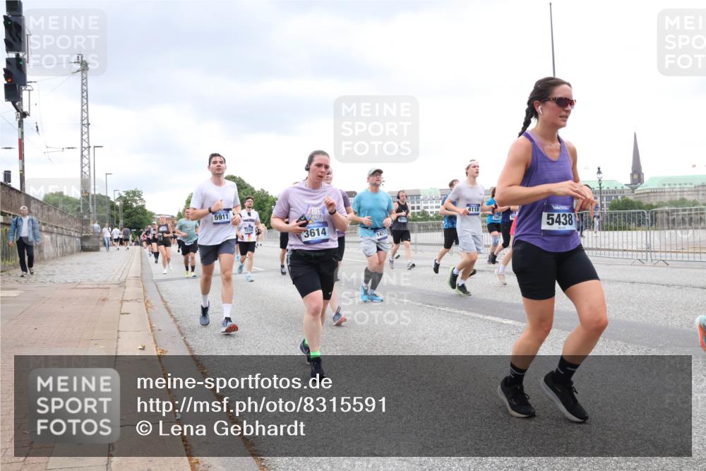 29.06.2025 - hella hamburg halbmarathon Lena Gebhardt http://msf.ph/oto/8315591 29.06.2025 10:56:49 Lombardsbrücke 5911, 3614, 14711, 4118, 5438, 1047, 1113, 1207, 2143, 2307, 2871, 2887, 2915, 2932, 2991, 3348, 3387, 3418, 3438, 3470, 3485, 3516, 3517, 3520, 3614, 3675, 3676, 3953, 3987, 4094, 4118, 4241, 4568, 4569, 4773, 5057, 5237, 5438, 5589, 5693, 5911, 5944, 6284, 6348, 6349, 6690, 6981, 7090, 7307, 7381, 7416, 7417, 7711, 7964, 8039, 8108, 8150, 8197, 8546, 8606, 8766, 8939, 8943, 9172, 9210, 9298, 9299, 9383, 9910, 10555, 10569, 10571 meine-sportfotos.de