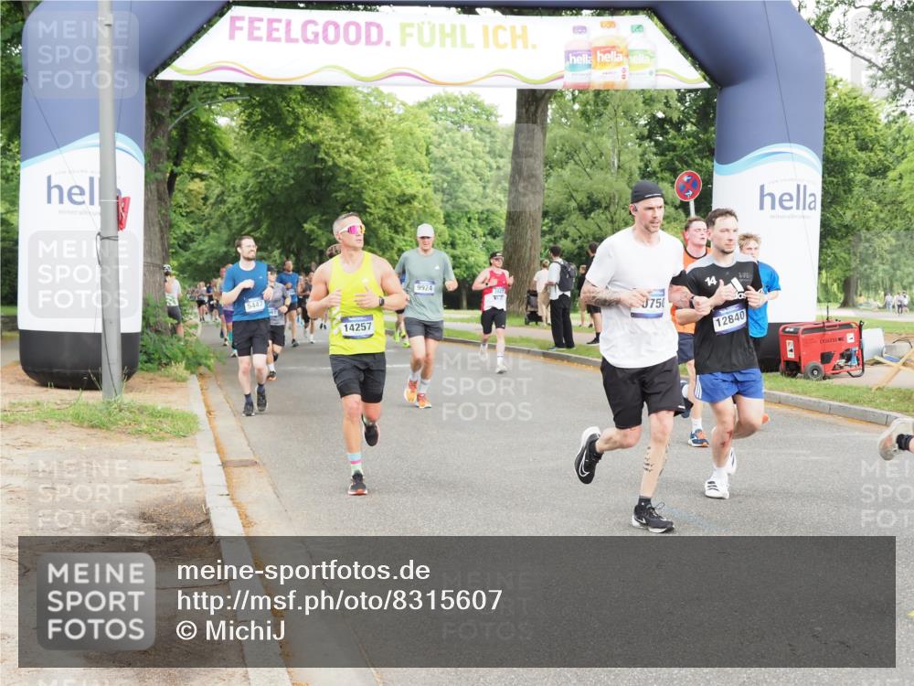 29.06.2025 - hella hamburg halbmarathon MichiJ http://msf.ph/oto/8315607 29.06.2025 10:36:33 Zwischen KM18-KM19 1320, 1537, 2516, 3976, 3985, 4183, 4185, 4933, 5460, 5705, 8302, 9126, 9638, 9649, 9924, 9965, 10053, 10750, 11467, 12035, 12840, 14257, 16000, 17127, 17753, 18350, 18598 meine-sportfotos.de