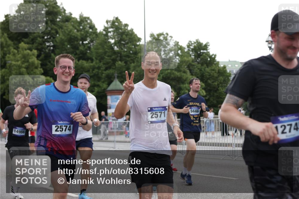 29.06.2025 - hella hamburg halbmarathon Jannik Wohlers http://msf.ph/oto/8315608 29.06.2025 10:38:49 Lombardsbrücke 1760, 1856, 1883, 2092, 2571, 2574, 2843, 2893, 2998, 3275, 3727, 3745, 4410, 4523, 4603, 4659, 4882, 6112, 6342, 6343, 6611, 7341, 7501, 7506, 7524, 7589, 7815, 8203, 8243, 8457, 9393, 9420, 9446, 9974, 9977, 10001, 10072, 10315, 10516, 10696, 10849, 11129, 11201, 11313, 11381, 11382, 11533, 11729, 12090, 12092, 12391, 12410, 12745, 13461, 13519, 13922, 14871, 14956, 15112, 15262, 15765, 16335, 16382, 16841, 16866, 16869, 16883, 16884, 17313, 17368, 17536 meine-sportfotos.de