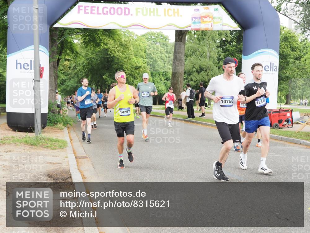 29.06.2025 - hella hamburg halbmarathon MichiJ http://msf.ph/oto/8315621 29.06.2025 10:36:33 Zwischen KM18-KM19 1320, 1537, 2516, 3976, 3985, 4183, 4185, 4933, 5460, 5705, 8302, 9126, 9638, 9649, 9924, 9965, 10053, 10750, 11467, 12035, 12840, 14257, 16000, 17127, 17753, 18350, 18598 meine-sportfotos.de