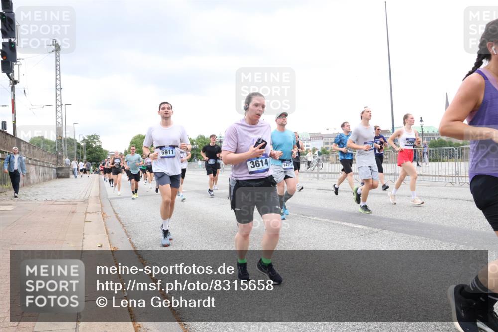 29.06.2025 - hella hamburg halbmarathon Lena Gebhardt http://msf.ph/oto/8315658 29.06.2025 10:56:49 Lombardsbrücke 5911, 12320, 3614, 14711, 4094, 1047, 1113, 1207, 2143, 2307, 2871, 2887, 2915, 2932, 2991, 3348, 3387, 3418, 3438, 3470, 3485, 3516, 3517, 3520, 3614, 3675, 3676, 3953, 3987, 4094, 4118, 4241, 4568, 4569, 4773, 5057, 5237, 5438, 5589, 5693, 5911, 5944, 6284, 6348, 6349, 6690, 6981, 7090, 7307, 7381, 7416, 7417, 7711, 7964, 8039, 8108, 8150, 8197, 8546, 8606, 8766, 8939, 8943, 9172, 9210, 9298, 9299, 9383, 9910, 10555, 10569, 10571 meine-sportfotos.de
