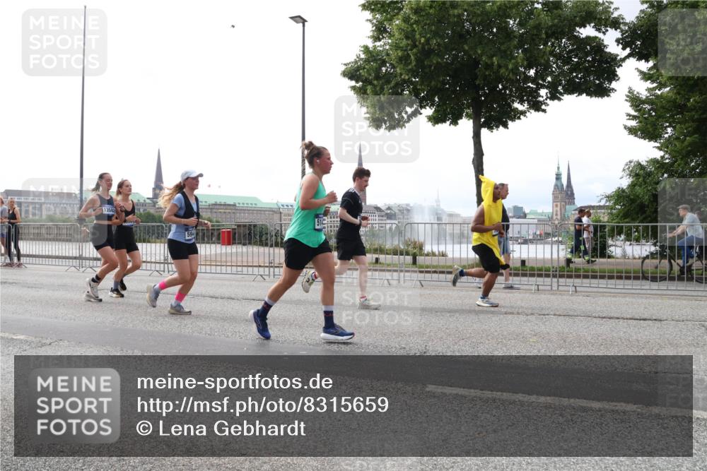 29.06.2025 - hella hamburg halbmarathon Lena Gebhardt http://msf.ph/oto/8315659 29.06.2025 10:37:25 Lombardsbrücke 13582, 51, 1022, 1276, 1337, 1339, 1488, 1490, 1597, 1819, 2016, 2031, 2072, 2104, 2199, 2272, 2480, 2486, 2640, 2853, 3127, 3165, 3230, 3633, 3714, 4097, 4347, 4733, 5146, 5171, 5186, 5224, 5538, 5560, 5640, 5786, 5790, 5875, 5940, 6172, 6243, 6584, 6804, 6821, 6955, 7085, 7124, 7202, 7235, 7544, 7707, 7777, 7823, 8007, 8257, 8258, 8315, 8758, 8811, 8843, 9054, 9055, 9524, 10506, 12123, 12254, 12472, 12824, 16680, 17798 meine-sportfotos.de