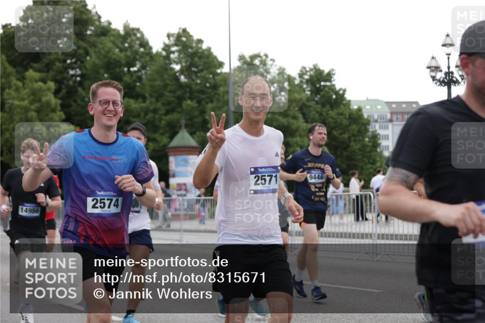 29.06.2025 - hella hamburg halbmarathon Jannik Wohlers http://msf.ph/oto/8315671 29.06.2025 10:38:49 Lombardsbrücke 1760, 1856, 1883, 2092, 2571, 2574, 2843, 2893, 2998, 3275, 3727, 3745, 4410, 4523, 4603, 4659, 4882, 6112, 6342, 6343, 6611, 7341, 7501, 7506, 7524, 7589, 7815, 8203, 8243, 8457, 9393, 9420, 9446, 9974, 9977, 10001, 10072, 10315, 10516, 10696, 10849, 11129, 11201, 11313, 11381, 11382, 11533, 11729, 12090, 12092, 12391, 12410, 12745, 13461, 13519, 13922, 14871, 14956, 15112, 15262, 15765, 16335, 16382, 16841, 16866, 16869, 16883, 16884, 17313, 17368, 17536 meine-sportfotos.de