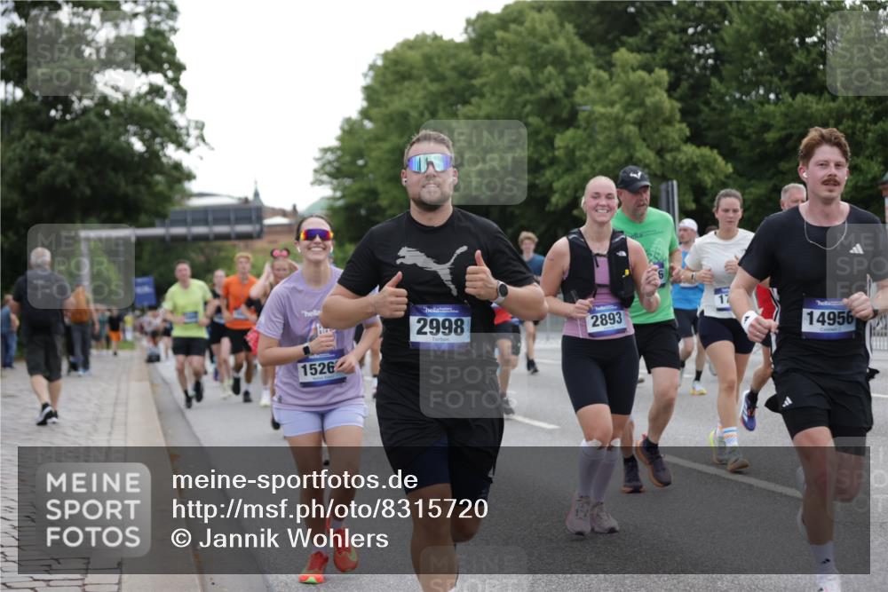 29.06.2025 - hella hamburg halbmarathon Jannik Wohlers http://msf.ph/oto/8315720 29.06.2025 10:38:50 Lombardsbrücke 1760, 1856, 1883, 2092, 2571, 2574, 2843, 2893, 2998, 3275, 3727, 3745, 4410, 4523, 4603, 4659, 4882, 6112, 6342, 6343, 6611, 7341, 7501, 7506, 7524, 7589, 7815, 8203, 8243, 8457, 9393, 9420, 9446, 9974, 9977, 10001, 10072, 10315, 10516, 10696, 10849, 11129, 11201, 11313, 11381, 11382, 11533, 11729, 12090, 12092, 12391, 12410, 12745, 13461, 13519, 13922, 14871, 14956, 15112, 15262, 15536, 15765, 16335, 16382, 16841, 16866, 16869, 16883, 16884, 17313, 17368, 17536 meine-sportfotos.de