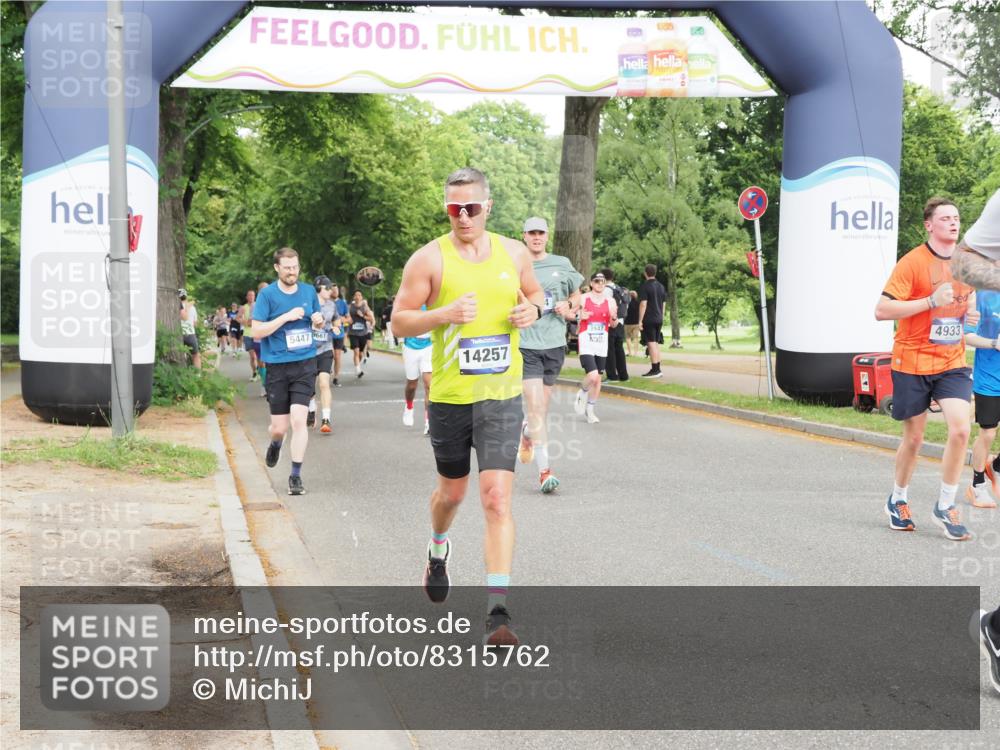 29.06.2025 - hella hamburg halbmarathon MichiJ http://msf.ph/oto/8315762 29.06.2025 10:36:34 Zwischen KM18-KM19 1320, 2516, 3985, 4183, 4185, 4933, 5460, 5705, 8302, 9126, 9638, 9649, 9924, 9965, 10053, 10750, 11467, 12035, 12840, 14257, 16000, 17127, 17753, 18350, 18598 meine-sportfotos.de
