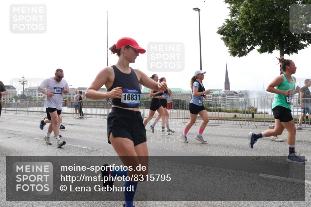 29.06.2025 - hella hamburg halbmarathon Lena Gebhardt http://msf.ph/oto/8315795 29.06.2025 10:37:25 Lombardsbrücke 14915, 16831, 15084, 514, 1022, 1276, 1337, 1339, 1488, 1490, 1597, 1819, 2016, 2031, 2072, 2104, 2199, 2272, 2480, 2486, 2640, 2853, 3127, 3165, 3230, 3633, 3714, 4097, 4347, 4733, 5146, 5171, 5186, 5224, 5538, 5560, 5640, 5786, 5790, 5875, 5940, 6172, 6243, 6584, 6804, 6821, 6955, 7085, 7124, 7202, 7235, 7544, 7707, 7777, 7823, 8007, 8257, 8258, 8315, 8758, 8811, 8843, 9054, 9055, 9524, 10506, 12123, 12254, 12472, 12824, 16680, 17798 meine-sportfotos.de