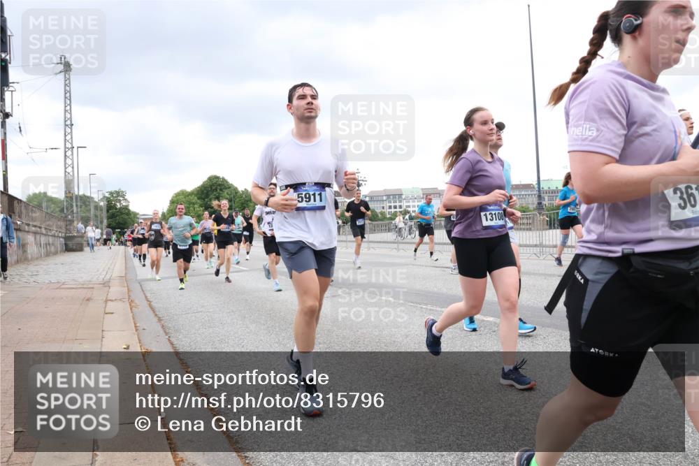 29.06.2025 - hella hamburg halbmarathon Lena Gebhardt http://msf.ph/oto/8315796 29.06.2025 10:56:50 Lombardsbrücke 13834, 12, 5911, 13108, 36, 1047, 1207, 2143, 2307, 2871, 2887, 2915, 2932, 2991, 3348, 3387, 3418, 3438, 3470, 3485, 3516, 3517, 3520, 3614, 3675, 3676, 3953, 3987, 4094, 4118, 4241, 4568, 4569, 4773, 5057, 5237, 5438, 5589, 5911, 5944, 6284, 6348, 6349, 6690, 6832, 6981, 7090, 7307, 7381, 7416, 7417, 7592, 7711, 7964, 8039, 8108, 8150, 8197, 8224, 8546, 8606, 8679, 8766, 8939, 8943, 9172, 9210, 9298, 9299, 9383, 9910, 10555, 10569, 10571 meine-sportfotos.de