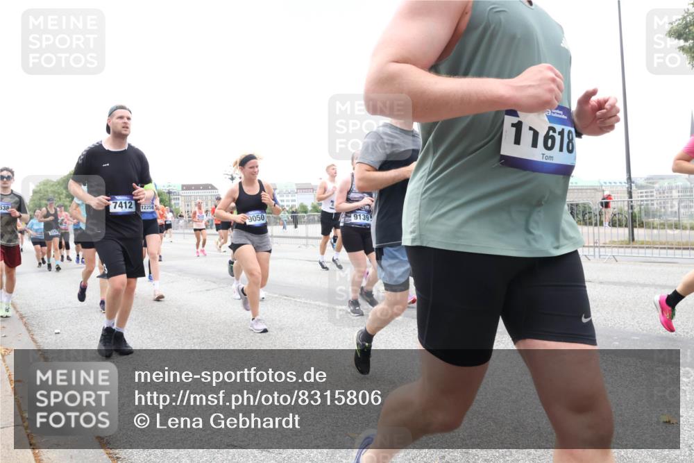29.06.2025 - hella hamburg halbmarathon Lena Gebhardt http://msf.ph/oto/8315806 29.06.2025 10:47:09 Lombardsbrücke 538, 7412, 12258, 9050, 9139, 11618, 1073, 1185, 1286, 1363, 1463, 1523, 1593, 1607, 1704, 1720, 1961, 1999, 2148, 2162, 2211, 2320, 2327, 2537, 2555, 2556, 2665, 2981, 2994, 3277, 3406, 3407, 3823, 4184, 4202, 4239, 4296, 4325, 4342, 4483, 4806, 4895, 5111, 5114, 5700, 5796, 5895, 5953, 6255, 6256, 6485, 6496, 6740, 6879, 6995, 7073, 7412, 7430, 7431, 7630, 7631, 7827, 8105, 8131, 8486, 8553, 8684, 8706, 8915, 8953, 8967, 9018 meine-sportfotos.de
